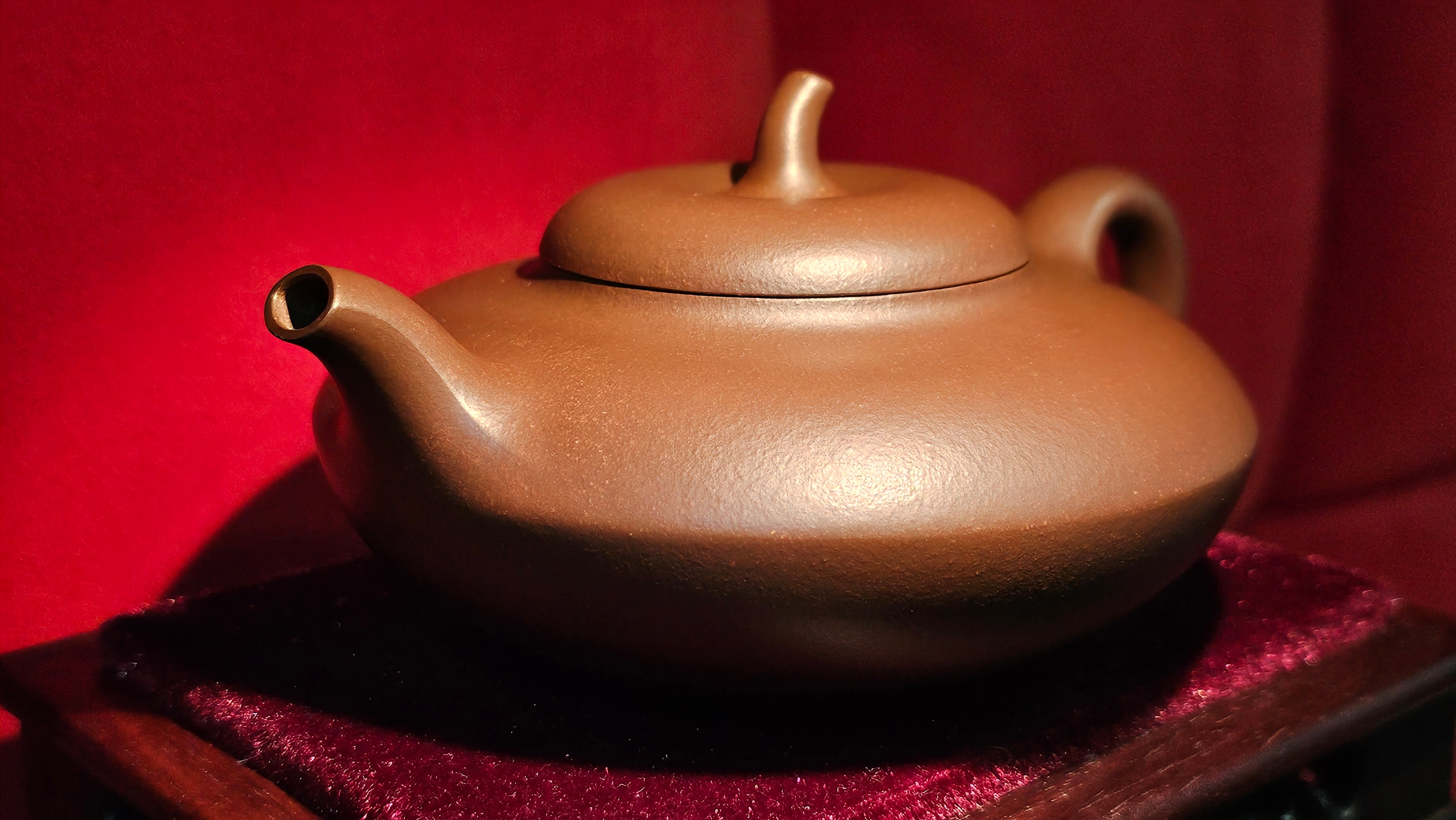 Shi Yuan 柿圆, 328.0ml (largish), Di Cao Qing Zi Ni 底槽青紫泥, by Craftsman Zhao Li Ping 赵丽萍。