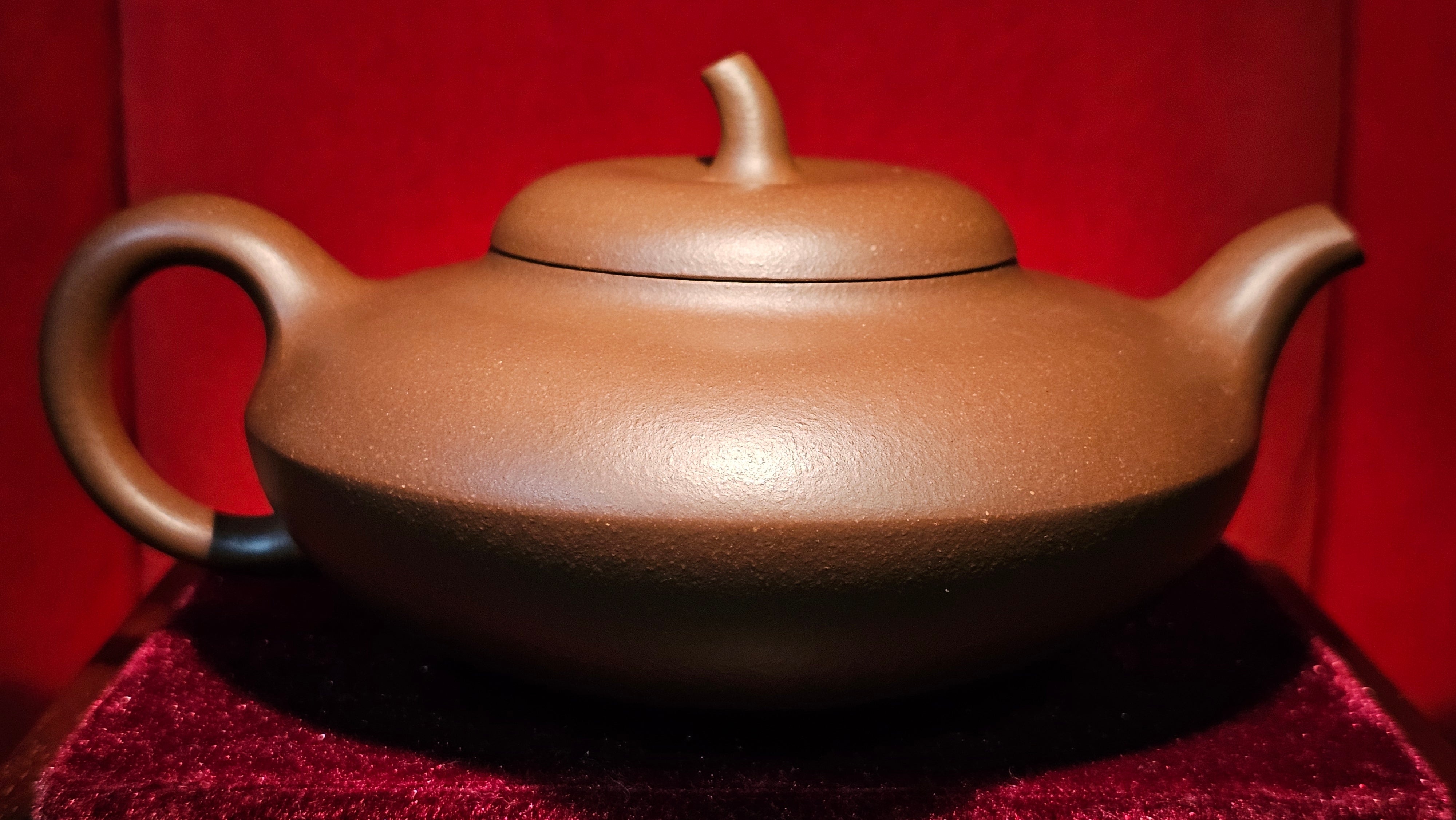 Shi Yuan 柿圆, 328.0ml (largish), Di Cao Qing Zi Ni 底槽青紫泥, by Craftsman Zhao Li Ping 赵丽萍。