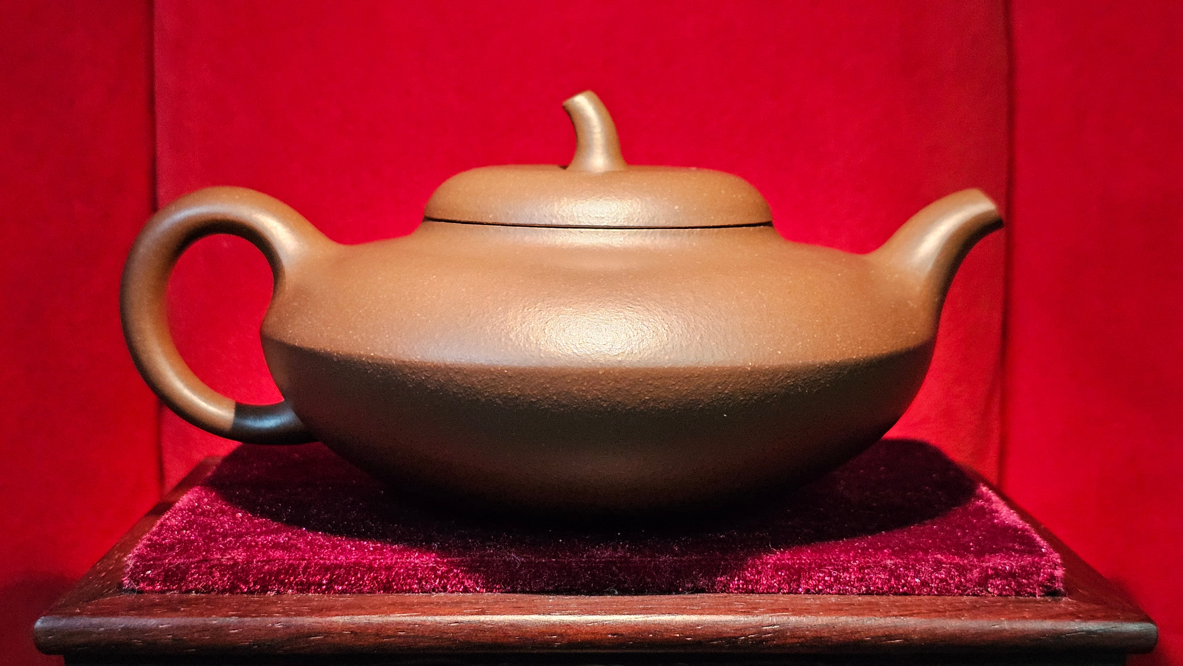 Shi Yuan 柿圆, 328.0ml (largish), Di Cao Qing Zi Ni 底槽青紫泥, by Craftsman Zhao Li Ping 赵丽萍。