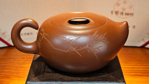 Niu Qi Chong Tian 牛气冲天, 320ml, Cao Family's Zhu Ni Da Hong Pao 曹家朱泥大红袍 - L2 Senior Master Artist Cao Lan Fang 曹兰芳, 国家高级工艺美术师 With Famous Painter of Bamboos, Cao Tian Wen 曹天文, Dean of Tai An Institute of Painting 泰安画院~院长。