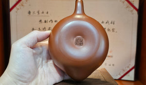 Niu Qi Chong Tian 牛气冲天, 320ml, Cao Family's Zhu Ni Da Hong Pao 曹家朱泥大红袍 - L2 Senior Master Artist Cao Lan Fang 曹兰芳, 国家高级工艺美术师 With Famous Painter of Bamboos, Cao Tian Wen 曹天文, Dean of Tai An Institute of Painting 泰安画院~院长。