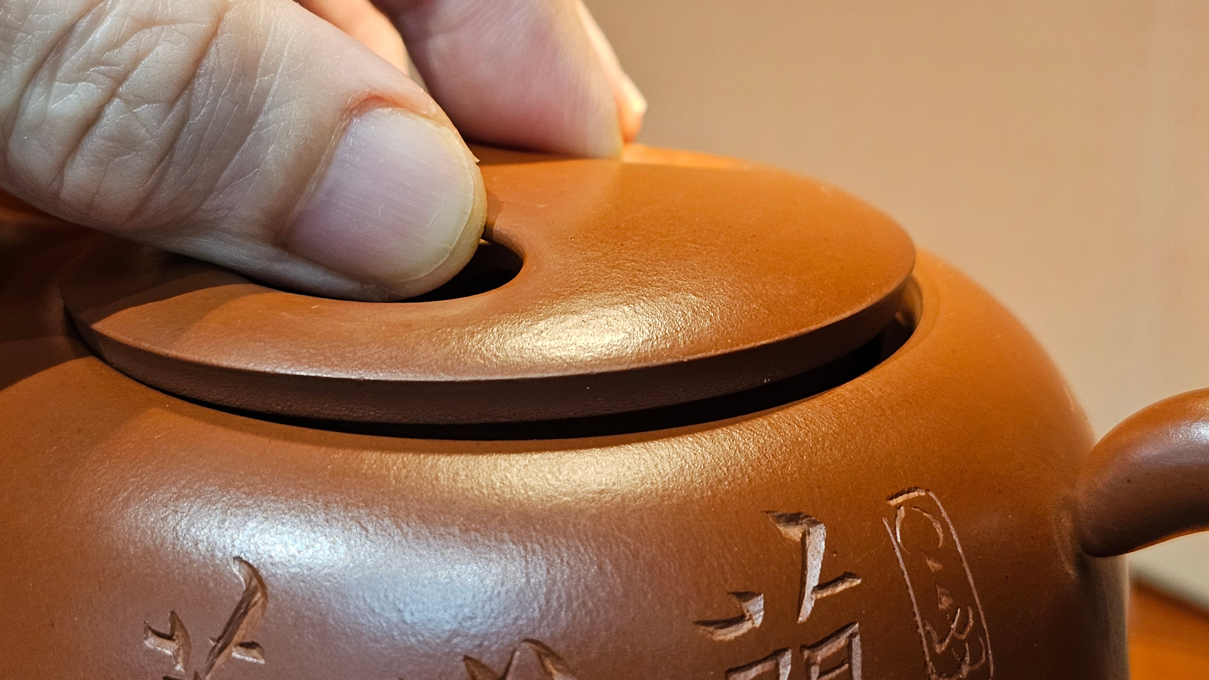 Niu Qi Chong Tian 牛气冲天, 320ml, Cao Family's Zhu Ni Da Hong Pao 曹家朱泥大红袍 - L2 Senior Master Artist Cao Lan Fang 曹兰芳, 国家高级工艺美术师 With Famous Painter of Bamboos, Cao Tian Wen 曹天文, Dean of Tai An Institute of Painting 泰安画院~院长。