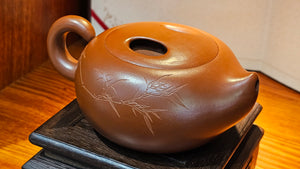 Niu Qi Chong Tian 牛气冲天, 320ml, Cao Family's Zhu Ni Da Hong Pao 曹家朱泥大红袍 - L2 Senior Master Artist Cao Lan Fang 曹兰芳, 国家高级工艺美术师 With Famous Painter of Bamboos, Cao Tian Wen 曹天文, Dean of Tai An Institute of Painting 泰安画院~院长。