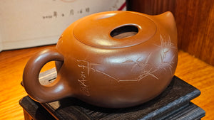 Niu Qi Chong Tian 牛气冲天, 320ml, Cao Family's Zhu Ni Da Hong Pao 曹家朱泥大红袍 - L2 Senior Master Artist Cao Lan Fang 曹兰芳, 国家高级工艺美术师 With Famous Painter of Bamboos, Cao Tian Wen 曹天文, Dean of Tai An Institute of Painting 泰安画院~院长。