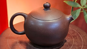 Xi Shi 西施, 176.6ml, Di Cao Qing Zi Ni 底槽青紫泥, by Craftsman Gu Xiao Ming 顾小明。