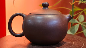 Xi Shi 西施, 176.6ml, Di Cao Qing Zi Ni 底槽青紫泥, by Craftsman Gu Xiao Ming 顾小明。