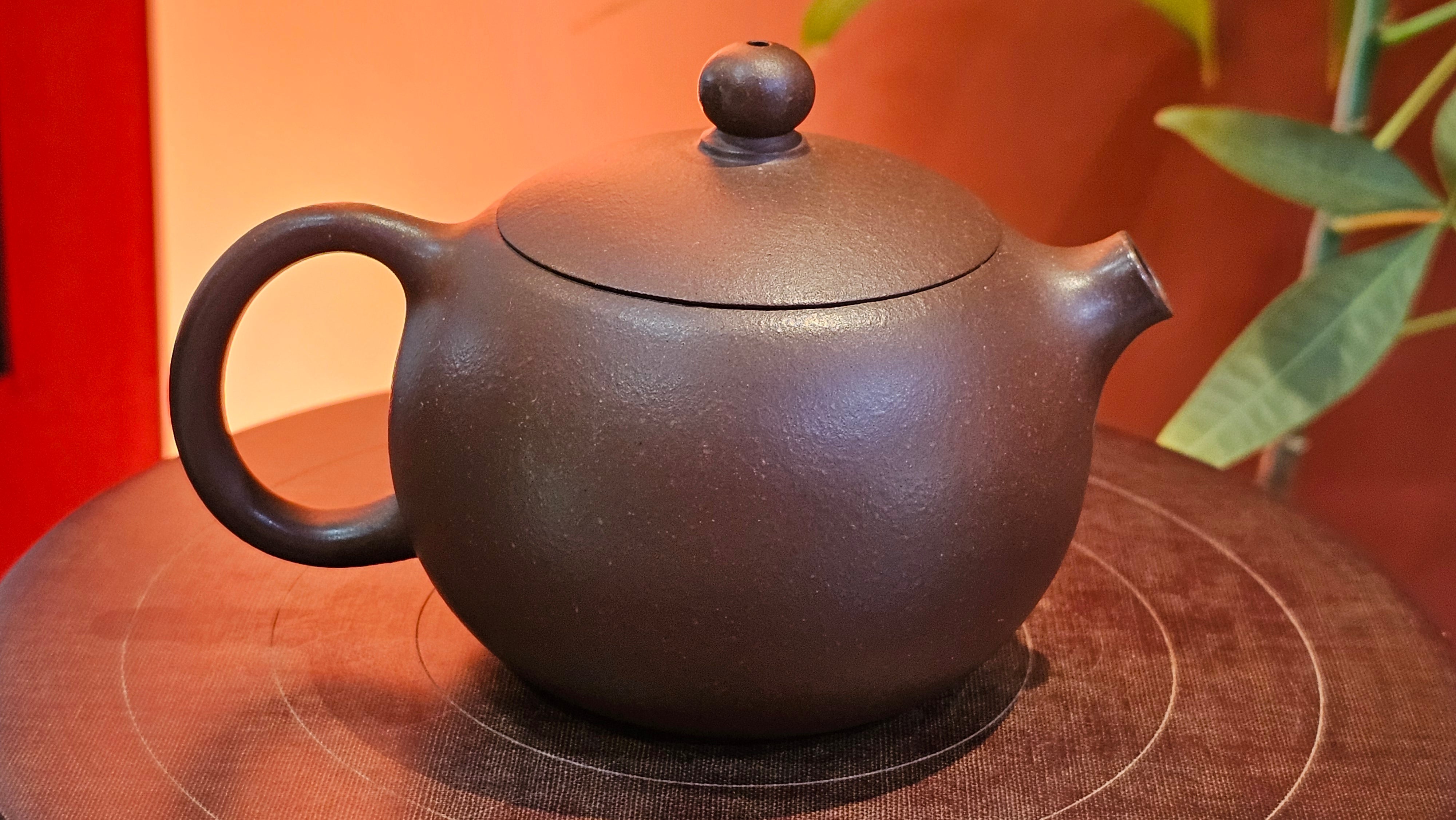 Xi Shi 西施, 170.0ml, Di Cao Qing Zi Ni 底槽青紫泥, by Craftsman Gu Xiao Ming 顾小明。