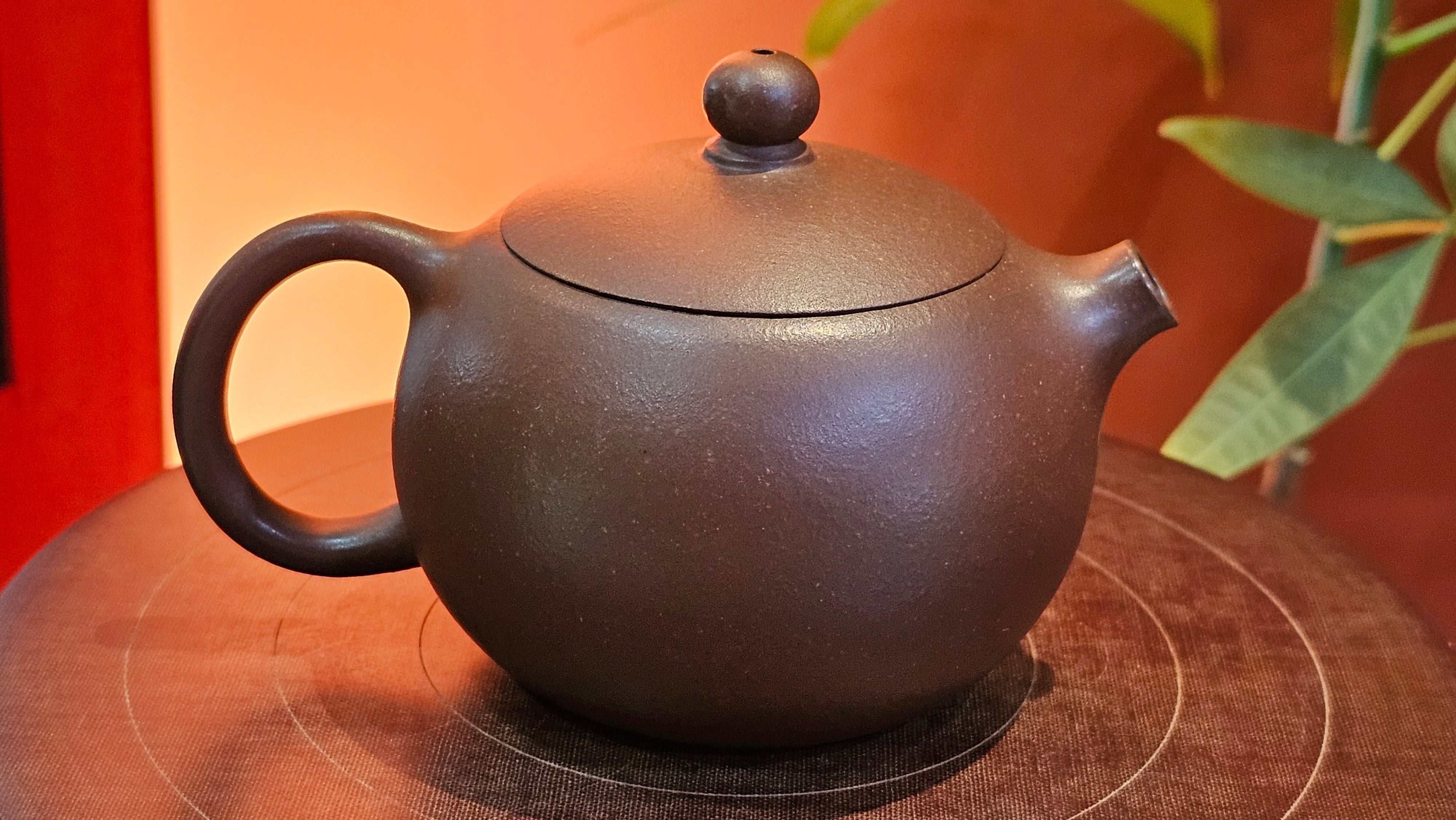 Xi Shi 西施, 170.0ml, Di Cao Qing Zi Ni 底槽青紫泥, by Craftsman Gu Xiao Ming 顾小明。