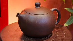 Xi Shi 西施, 243.0ml (largish), Di Cao Qing Zi Ni 底槽青紫泥, by Craftsman Gu Xiao Ming 顾小明。