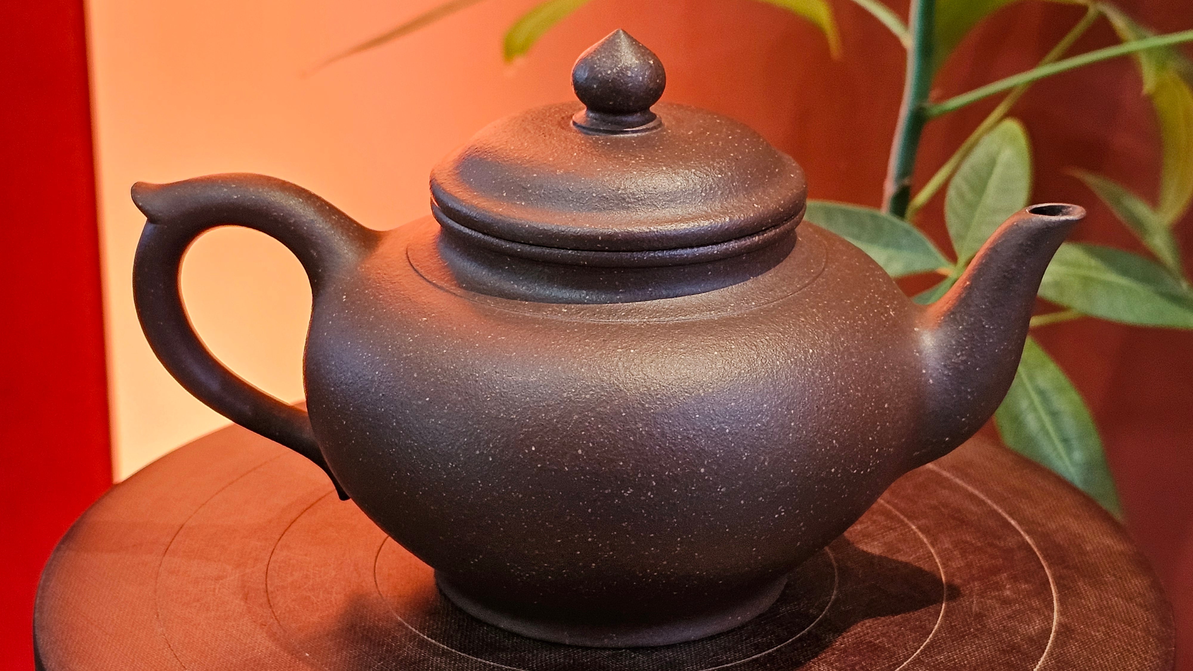 Xiao Ying 笑樱, 266.7ml, Lao Zi Ni 老紫泥 (Particular High Graininess, and Low Sieve Count), by Craftsman Chen Fa Chu 陈法初。