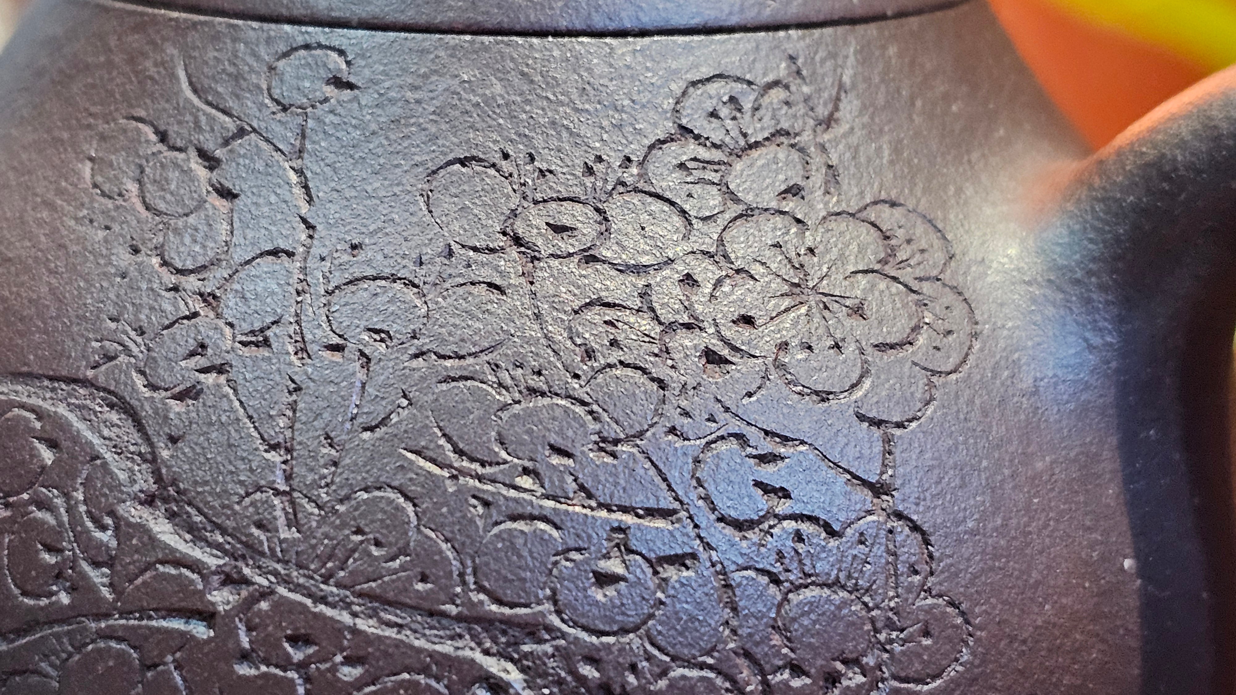 Pan Hu 番壶, 193.8ml, Da Shui Tan Zi Ni 大水潭紫泥, by our Craftsman Zhang Huan 张欢, with Plum Blossoms and Calligraphy Engraving by Craftsman Peng Peng 芃芃。