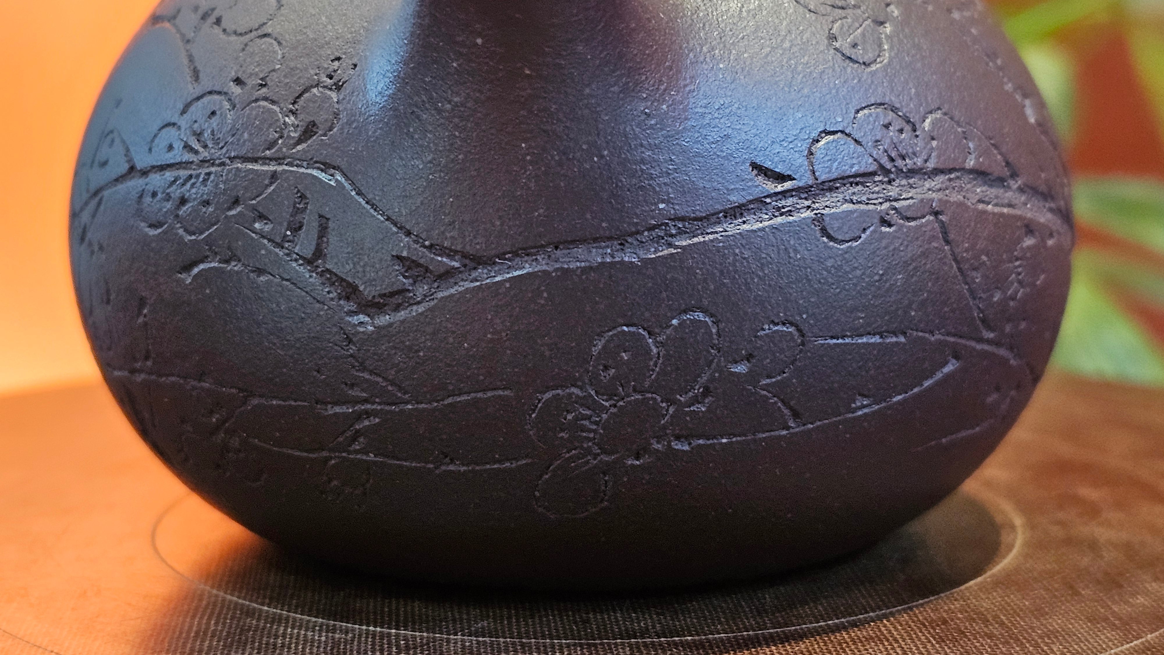 Pan Hu 番壶, 195.1ml, Da Shui Tan Zi Ni 大水潭紫泥, by our Craftsman Zhang Huan 张欢, with Plum Blossoms Engraving by Craftsman Peng Peng 芃芃。