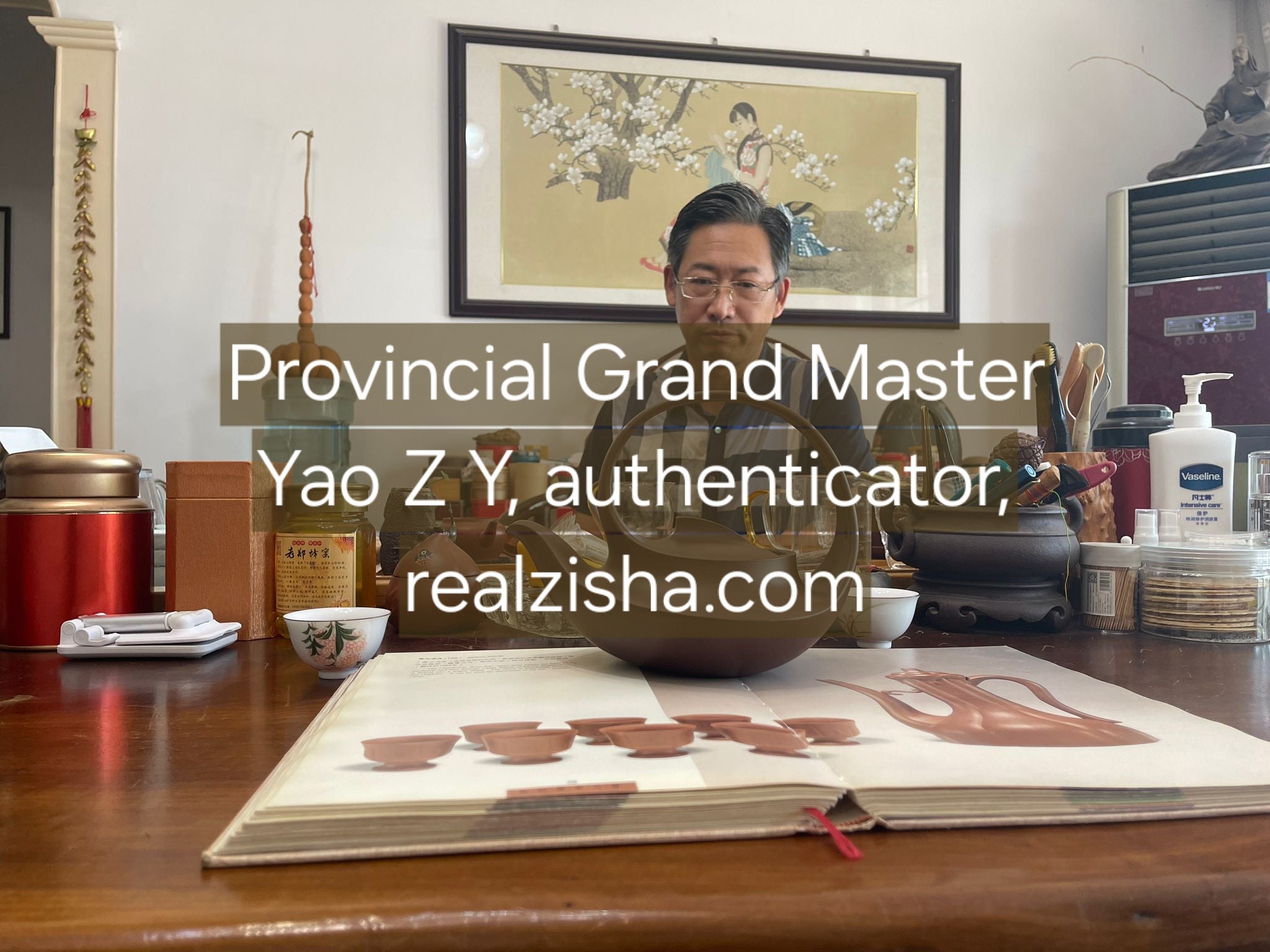 "Wai Ba Mei Zhuang" 歪把梅桩 - National Grand Master of The Arts, Wang Yin Xian.  国家工艺美术大师, 王寅仙。