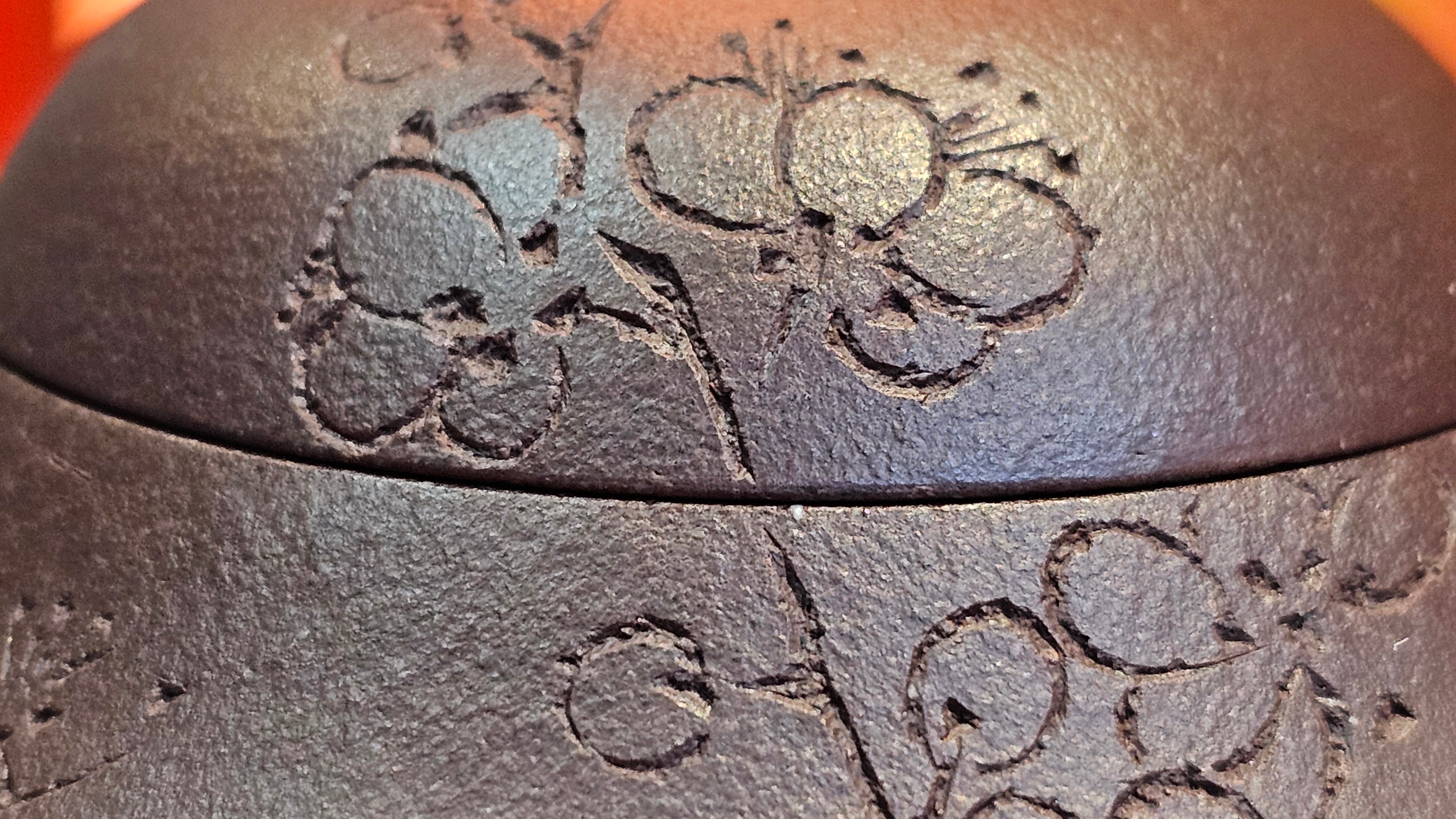 Pan Hu 番壶, 193.8ml, Da Shui Tan Zi Ni 大水潭紫泥, by our Craftsman Zhang Huan 张欢, with Plum Blossoms and Calligraphy Engraving by Craftsman Peng Peng 芃芃。