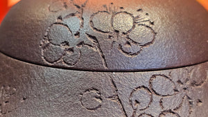 Pan Hu 番壶, 193.8ml, Da Shui Tan Zi Ni 大水潭紫泥, by our Craftsman Zhang Huan 张欢, with Plum Blossoms and Calligraphy Engraving by Craftsman Peng Peng 芃芃。