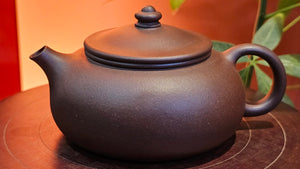 Han Jiang 寒江, 214.3ml, Di Cao Qing Zi Ni 底槽青紫泥, by Craftsman Gu Xiao Ming 顾小明。