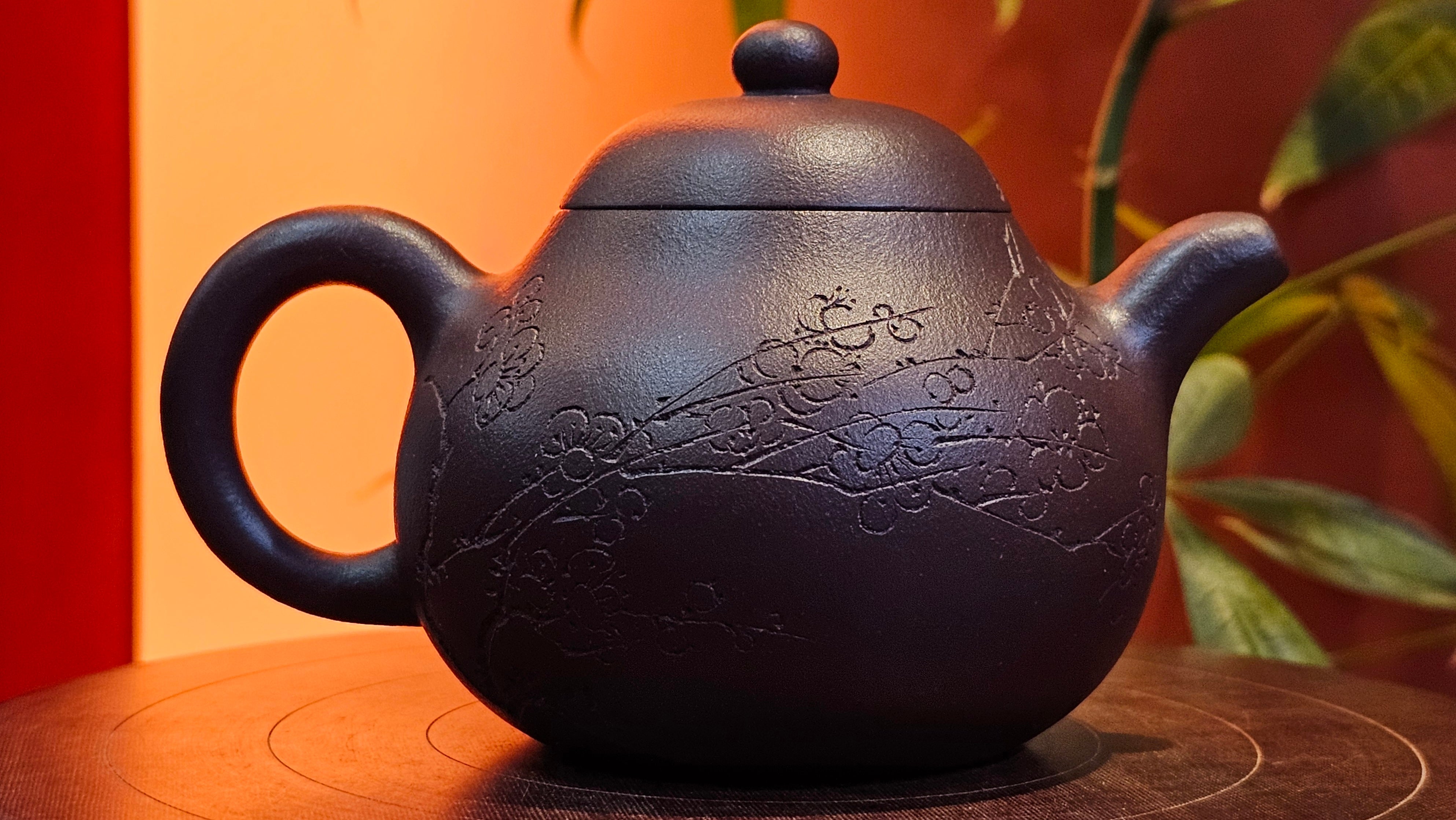 Pan Hu 番壶, 196.3ml, Da Shui Tan Zi Ni 大水潭紫泥, by our Craftsman Zhang Huan 张欢, with Plum Blossoms and Calligraphy Engraving by Craftsman Peng Peng 芃芃。