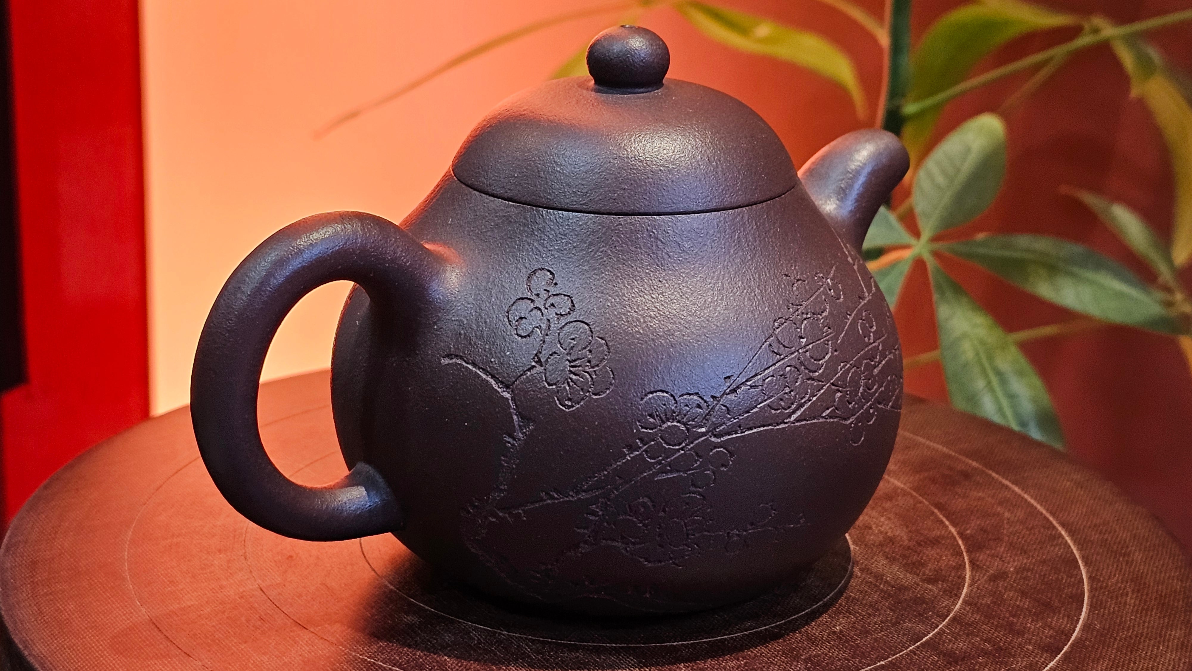 Pan Hu 番壶, 196.3ml, Da Shui Tan Zi Ni 大水潭紫泥, by our Craftsman Zhang Huan 张欢, with Plum Blossoms and Calligraphy Engraving by Craftsman Peng Peng 芃芃。