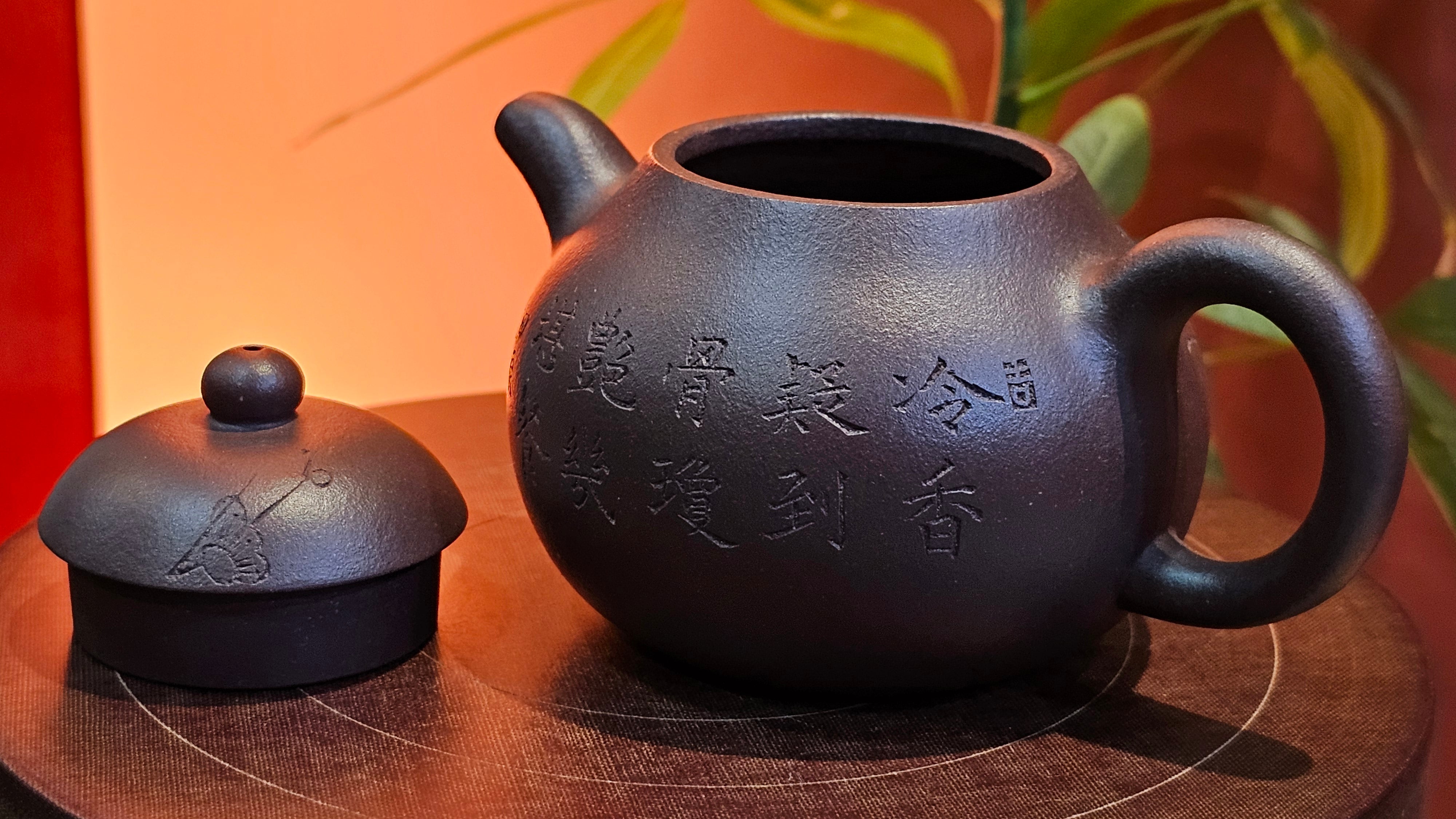 Pan Hu 番壶, 196.3ml, Da Shui Tan Zi Ni 大水潭紫泥, by our Craftsman Zhang Huan 张欢, with Plum Blossoms and Calligraphy Engraving by Craftsman Peng Peng 芃芃。