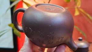 Pan Hu 番壶, 196.3ml, Da Shui Tan Zi Ni 大水潭紫泥, by our Craftsman Zhang Huan 张欢, with Plum Blossoms and Calligraphy Engraving by Craftsman Peng Peng 芃芃。