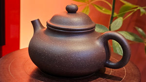 Rong Tian 容天, 247.8ml, Lao Zi Ni 老紫泥 (Particular High Graininess, and Low Sieve Count), by Craftsman Chen Fa Chu 陈法初。