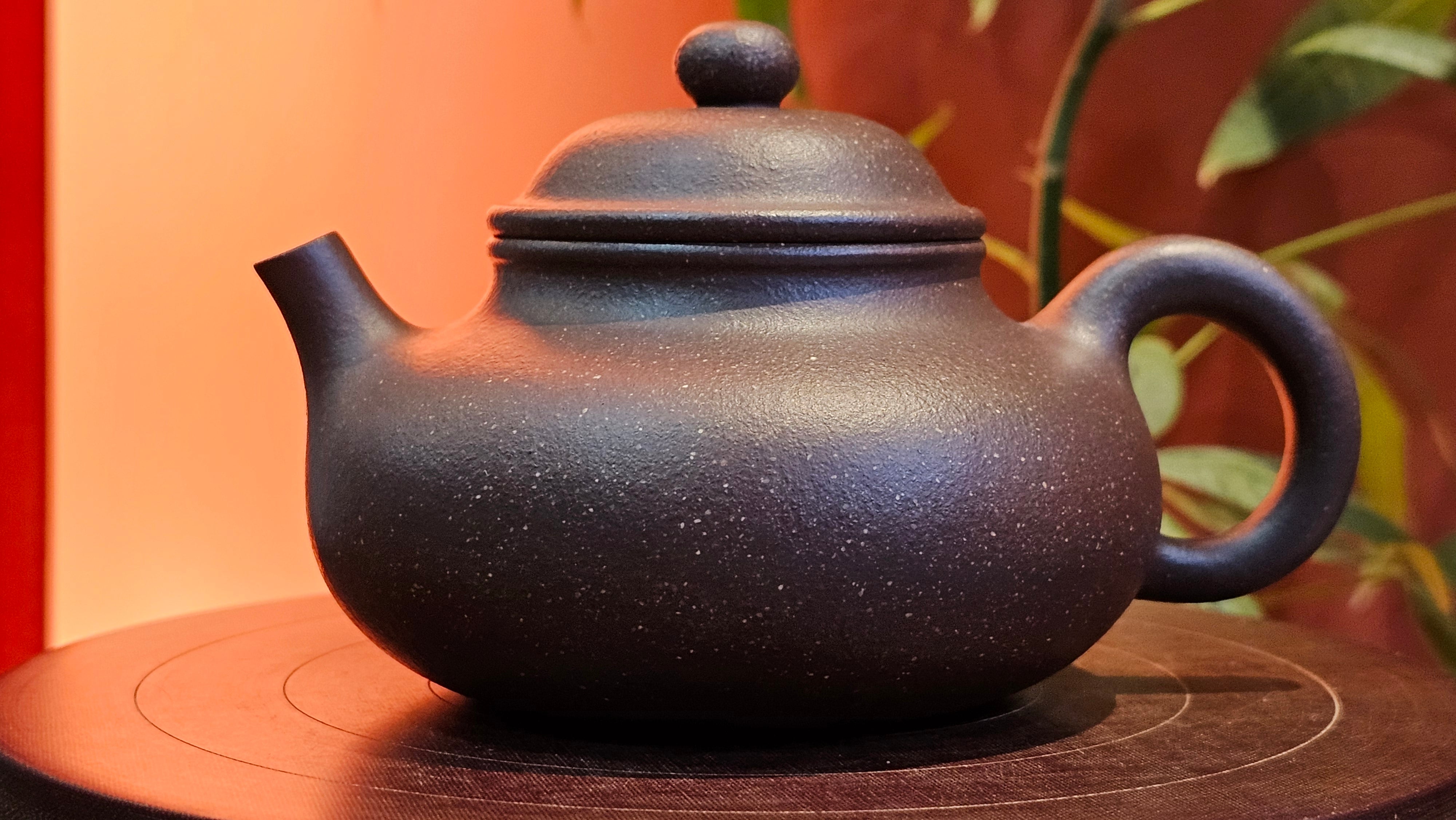 Rong Tian 容天, 247.8ml, Lao Zi Ni 老紫泥 (Particular High Graininess, and Low Sieve Count), by Craftsman Chen Fa Chu 陈法初。