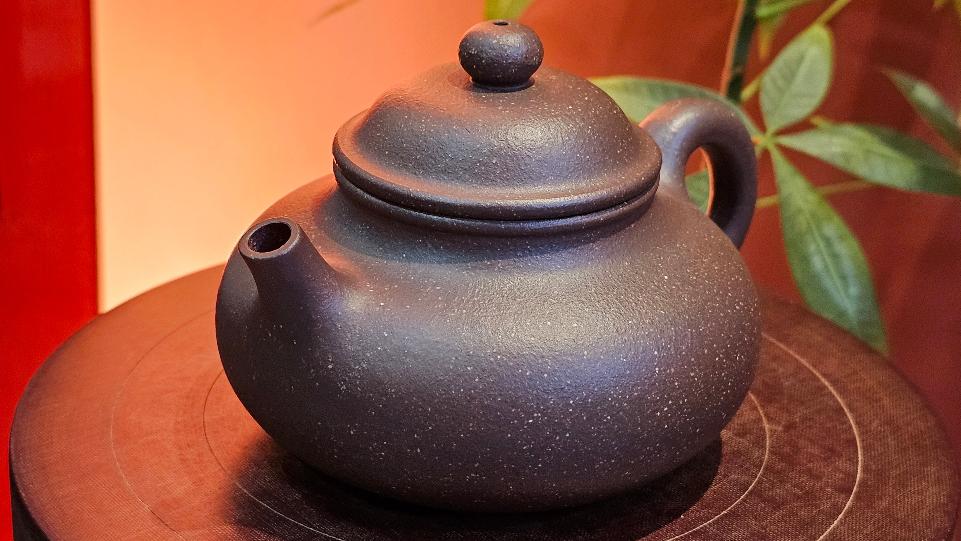 Rong Tian 容天, 247.8ml, Lao Zi Ni 老紫泥 (Particular High Graininess, and Low Sieve Count), by Craftsman Chen Fa Chu 陈法初。