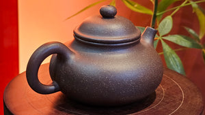 Rong Tian 容天, 247.8ml, Lao Zi Ni 老紫泥 (Particular High Graininess, and Low Sieve Count), by Craftsman Chen Fa Chu 陈法初。