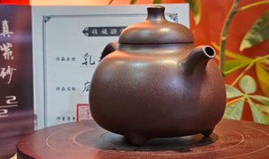 Ru Ding 乳鼎, 217.7ml, Di Cao Qing Zi Ni 底槽青紫泥, by our Collaborative Craftsman Gu Xiao Ming 顾小明。