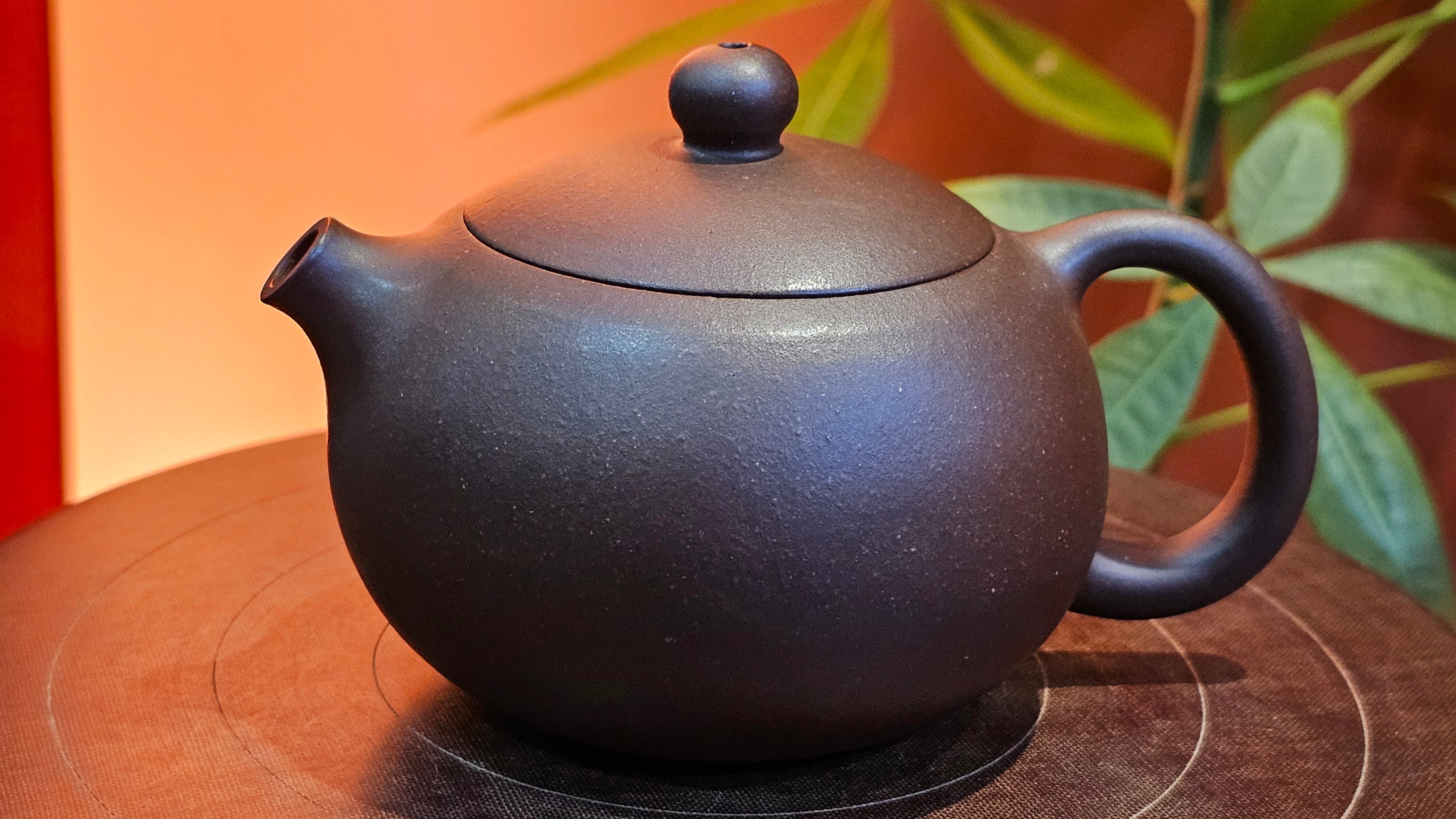 Xi Shi 西施, 159.5ml, Lao Zi Ni 老紫泥, by Craftsman Gu Xiao Ming 顾小明。