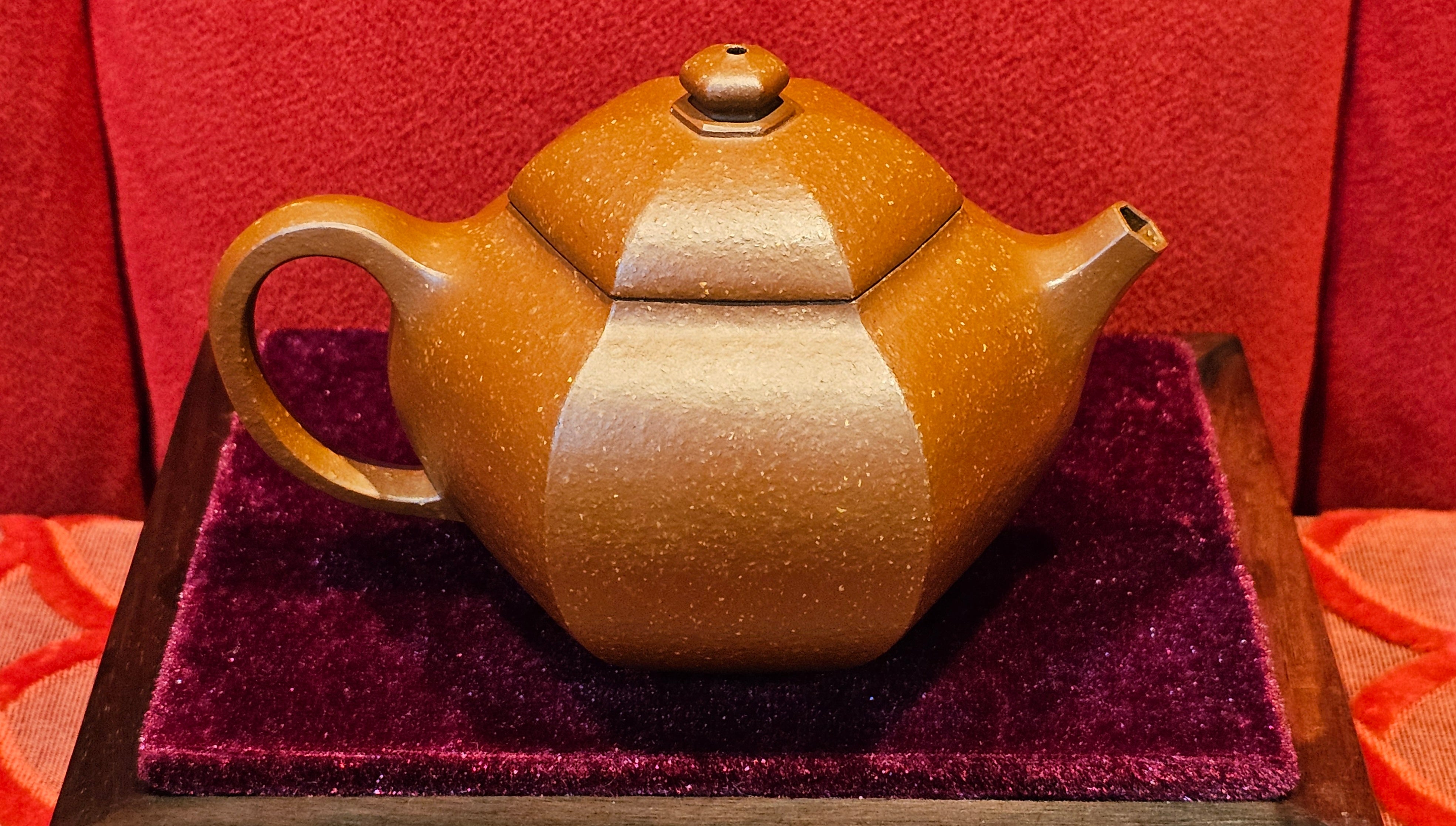 Liu Fang Wen Dan 六方文旦, 203.5ml, Hong Jiang Po Ni 红降坡泥 ~ Crafted by L3A Master Consummate Artist Li Yan Ru 李艳如。~ Congratulations to 🇫🇮 Mr T.J. 1828hrs 27th Feb !!