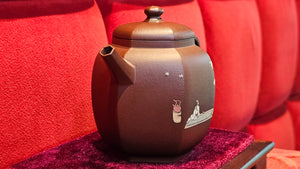 Liu Fang Gong Deng 六方宫灯, With Clay Sculpting 带泥绘 (Depicting Poet 苏东坡 boiling with the "东坡提梁" kettle, and the 太湖石 Tai Hu Rock, "Tai Hu Shi"), Di Cao Qing Zi Ni ~ by L3A Master Consummate Artist Li Yan Ru 李艳如 ~ Congratulations to Mr J. (Rennes🇫🇷)