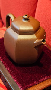 Liu Fang Gong Deng 六方宫灯, With Clay Sculpting 带泥绘 (Depicting Poet 苏东坡 boiling with the "东坡提梁" kettle, and the 太湖石 Tai Hu Rock, "Tai Hu Shi"), Di Cao Qing Zi Ni ~ by L3A Master Consummate Artist Li Yan Ru 李艳如 ~ Congratulations to Mr J. (Rennes🇫🇷)