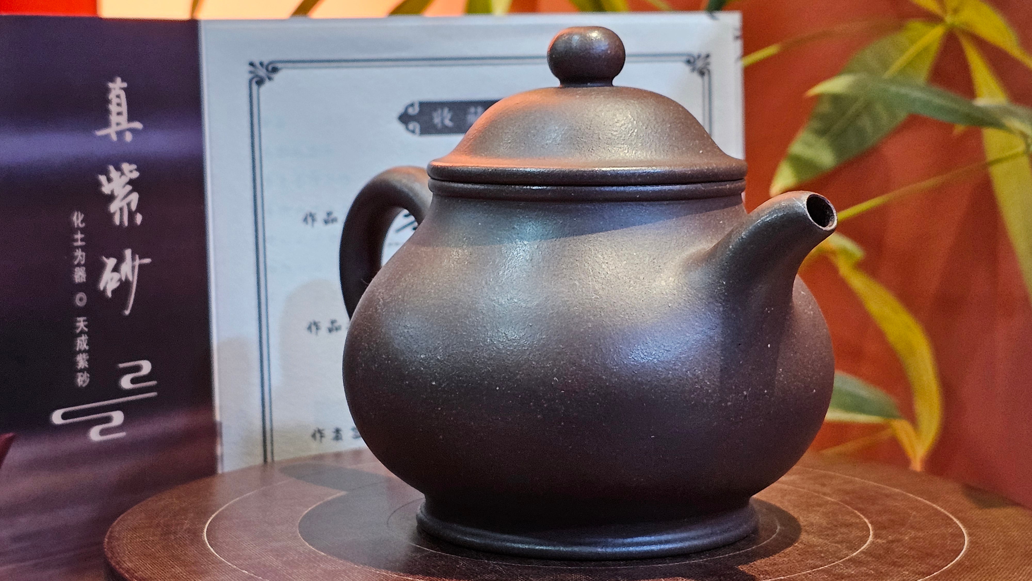 Pan Hu 番壶, 244.6ml, Da Shui Tan Zi Ni 大水潭紫泥, by our Collaborative Craftsman Chen Fa Chu 陈法初。