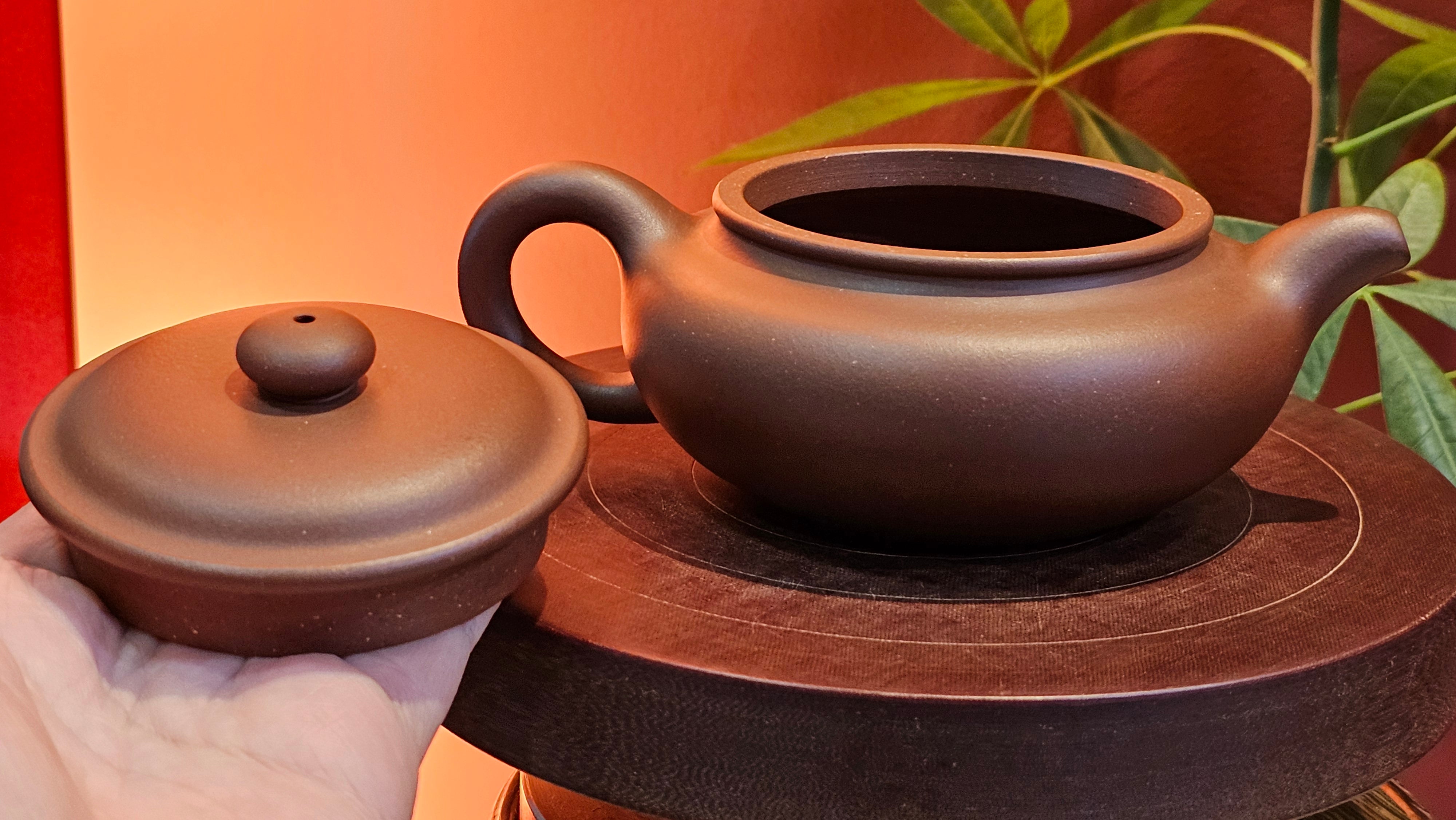 Bian Fu 扁腹, 269.1ml, Di Cao Qing Zi Ni 底槽青紫泥, by our Collaborative Craftsman Chen Fa Chu 陈法初。