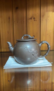 Commissioned work for Mr and Mrs Phuong Nguyen in Arizona: ZiSha work WORLD'S FIRST "Qian He" SET: Pot with 2 Cups and a Tea Pet: Huang Long Yuan's National Authenticated 4th Quarry Di Cao Qing, crafted by Senior Consummate Master Lu Xue Feng 高级振兴技艺师～路学峰。