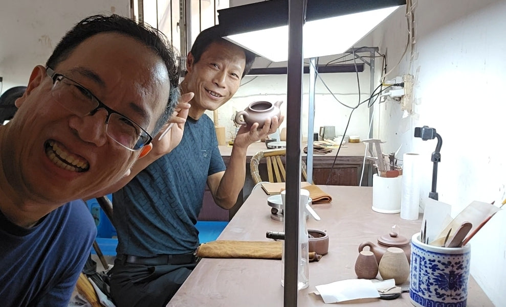 Lian Zi 莲子, 260.7ml, Lao Zi Ni 老紫泥 (Particular High Graininess, and Low Sieve Count), by Craftsman Chen Fa Chu 陈法初。(Some fun photos included here, taken with Chen Fa Chu as well!)