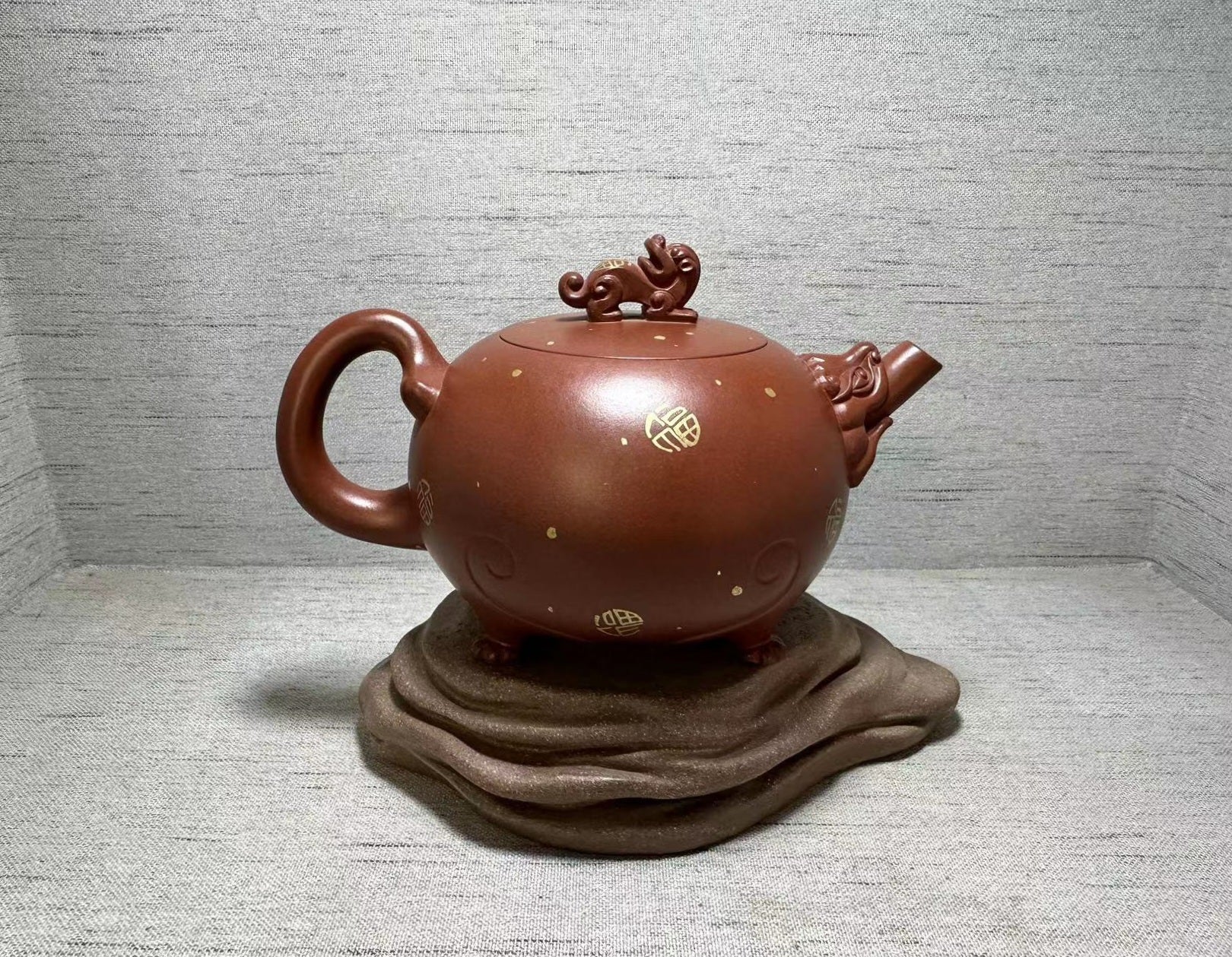 Hu Hu Sheng Wei, 420ml, Hong Pi Long by Assoc Master Artist Chen Xi Fang 助理工艺美术师～陈锡芳。