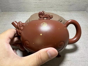 Hu Hu Sheng Wei, 420ml, Hong Pi Long by Assoc Master Artist Chen Xi Fang 助理工艺美术师～陈锡芳。