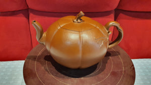 Nan Gua 南瓜, Rare and Difficult to Form, Thin-Walled XiaoMeiYao ZhuNi NanGua (Pumpkin) Ornate Pot, 稀有 薄胎 小煤窑朱泥 南瓜。