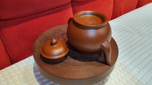 Gao Pan 高番, 205ml, special self-picked ZhuNi DaHongPao 朱泥大红袍, by YiXing's ZhuNi Specialist Craftsman, Lin Tian Qiang 林天强, with certificate.