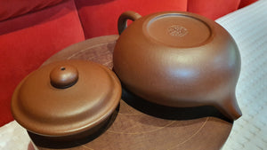 Bian Fu 扁腹, 245ml, DiCaoQing (ZiNi) 底槽青(紫泥), by our collaborative Craftsman Chen Fa Chu 陈法初。