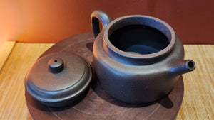 De Zhong 德钟, 268ml, Da Shui Tan Zi Ni 大水潭紫泥, by our Collaborative Craftsman Chen Fa Chu 陈法初。