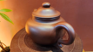 Lian Zi 莲子, 266ml, Mei Hong Zi Ni 玫红紫泥, by our Collaborative Craftsman Chen Fa Chu 陈法初。