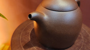 Qin quan 秦权, 260ml, DiCaoQing ZiNi 底槽青紫泥, by our Collaborative Craftsman Chen Fa Chu 陈法初。