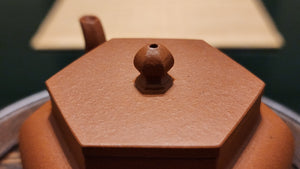 Liu Fang Yi Gong 六方逸公, Gu Fa Lian Ni (Most Archaic Clay Forming) ~ Zhu Ni *古法练泥~朱泥, L4 Assoc Master Yang Quan Sheng 杨全胜。