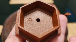 Liu Fang Yi Gong 六方逸公, Gu Fa Lian Ni (Most Archaic Clay Forming) ~ Zhu Ni *古法练泥~朱泥, L4 Assoc Master Yang Quan Sheng 杨全胜。