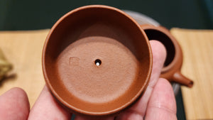 Sang Bian 桑扁, Gu Fa Lian Ni (Most Archaic Clay Forming) ~ Zhu Ni *古法练泥~朱泥, L4 Assoc Master Du Cheng Yao 堵程尧。