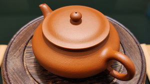 Bian Deng 扁灯, Gu Fa Lian Ni (Most Archaic Clay Forming) ~ Zhu Ni *古法练泥~朱泥, L4 Assoc Master Du Cheng Yao 堵程尧。