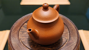 Qiu Shui 秋水, Gu Fa Lian Ni (Most Archaic Clay Forming) ~ Zhu Ni *古法练泥~朱泥, L4 Assoc Master Du Cheng Yao 堵程尧。